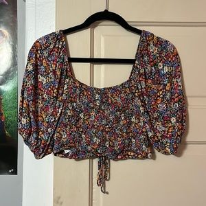 blouse type crop top, dark floral, M, front tie, cuffed 1/2 sleeves